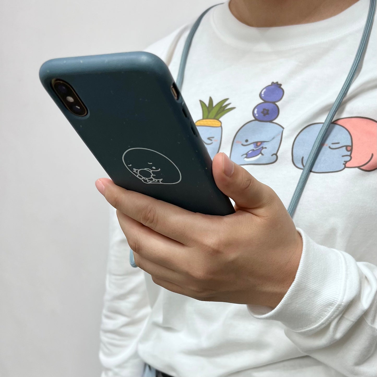 【親子イルカ】ショルダーストラップ付き♪息子ちゃんのエコスマホケース【10月中旬発送】