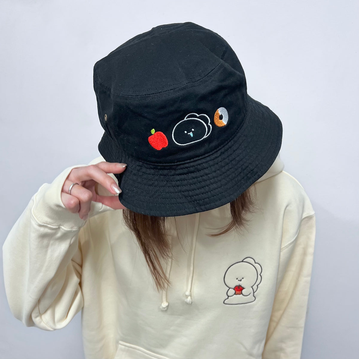 【困りザウルス】おなかぺこぺこ刺繍バケットハット【12月中旬発送】