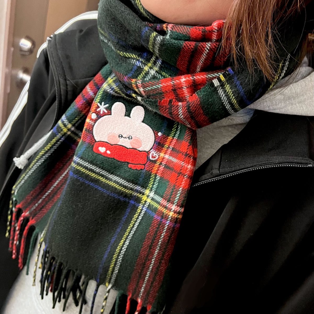 (ASAMIMI-CHAN) Der Winter ist die Zeit der roten Wangen und der hübschen, mit Kawamimi bestickten Schals