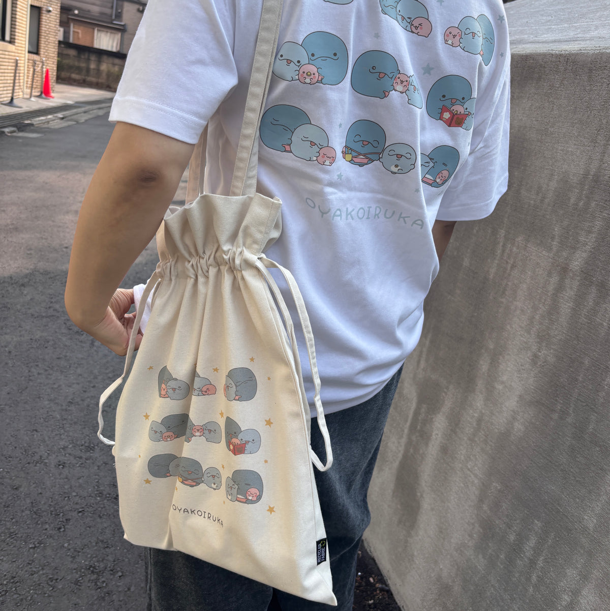 【親子イルカ】巾着バッグ【5月下旬発送】