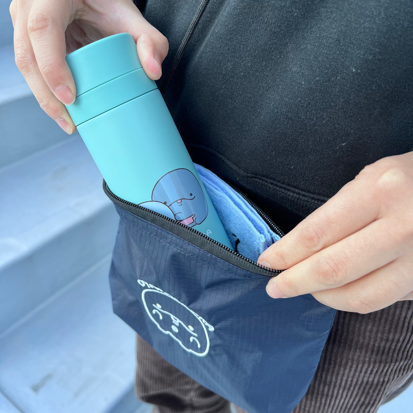 【親子イルカ】みんな仲良しスリムサーモステンレスボトル(300ml)【3月中旬発送】