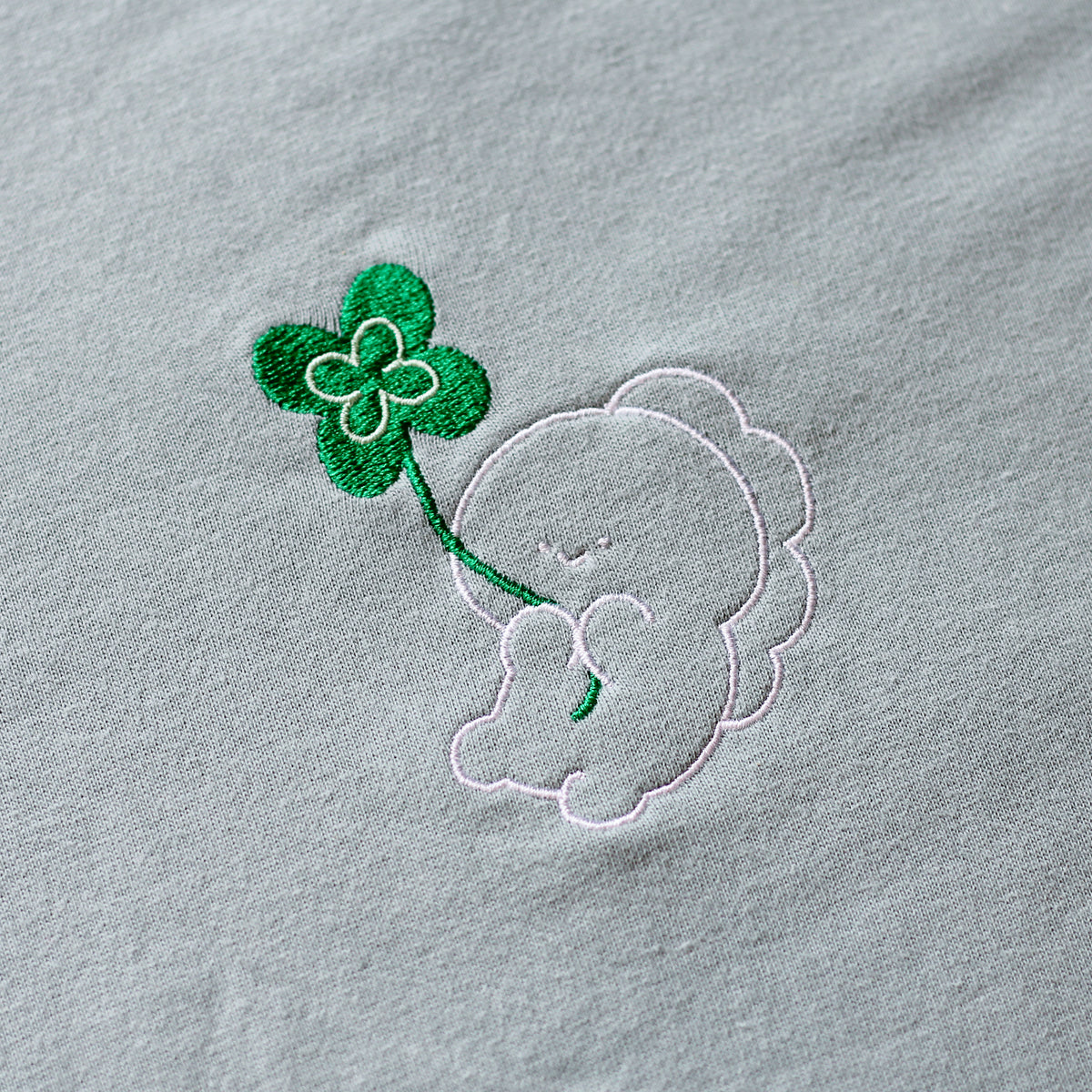 【困りザウルス】幸せのクローバー🍀刺繍長袖Tシャツ【5月中旬発送】