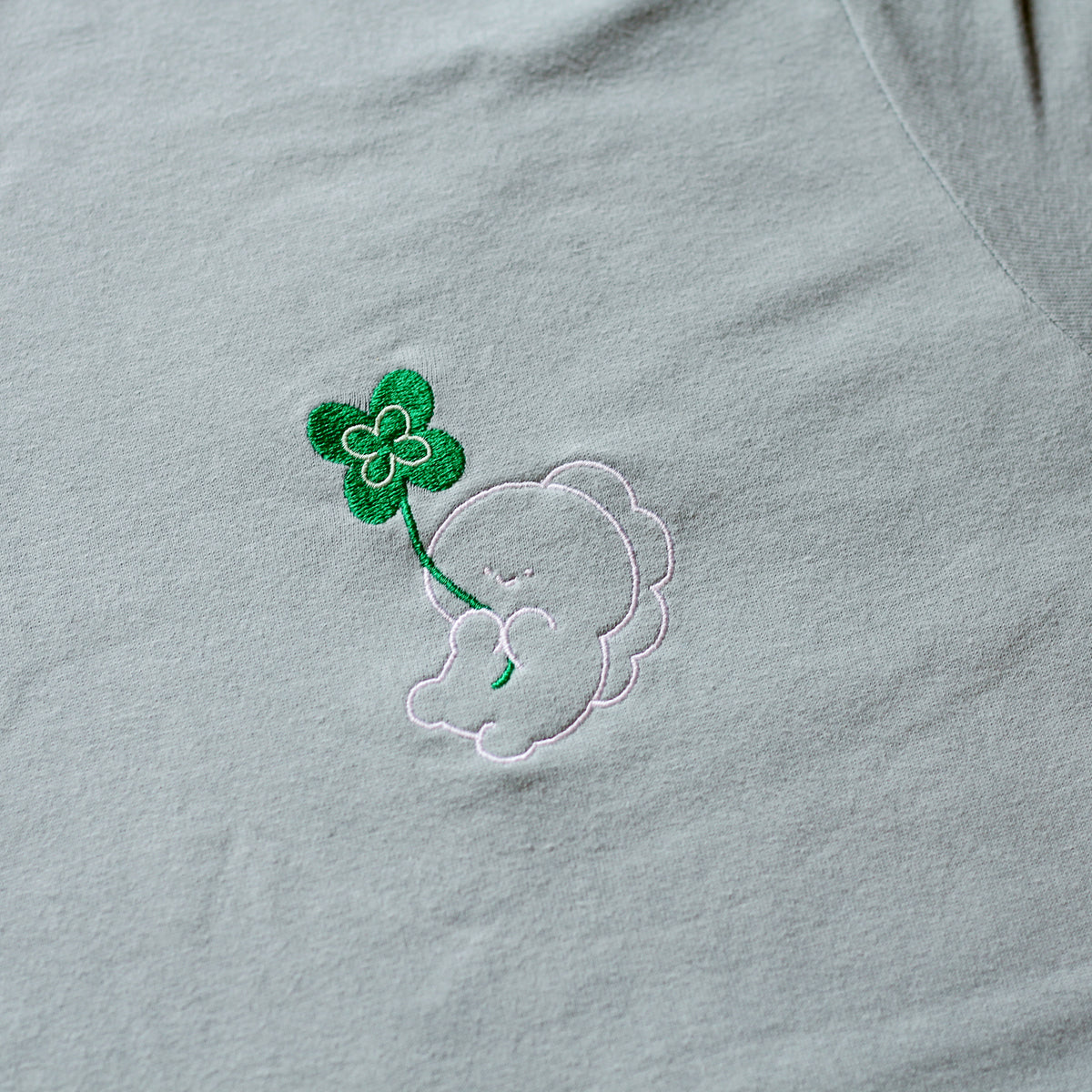 【困りザウルス】幸せのクローバー🍀刺繍長袖Tシャツ【5月中旬発送】