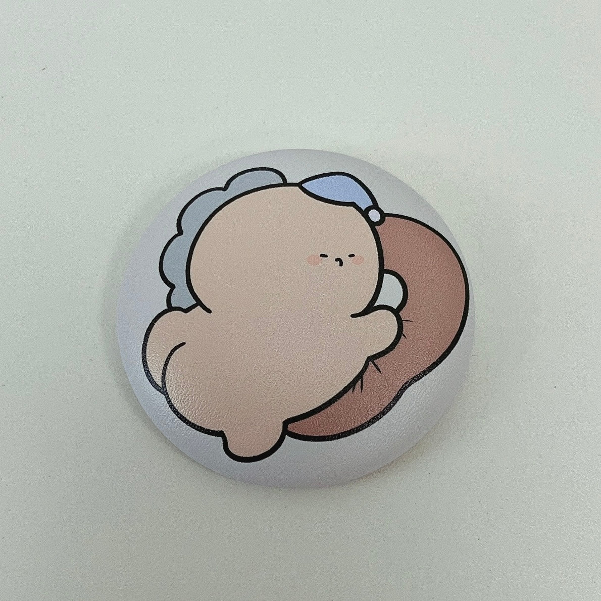 【困りザウルス】ぷにぷにおしりのぷに缶バッジ