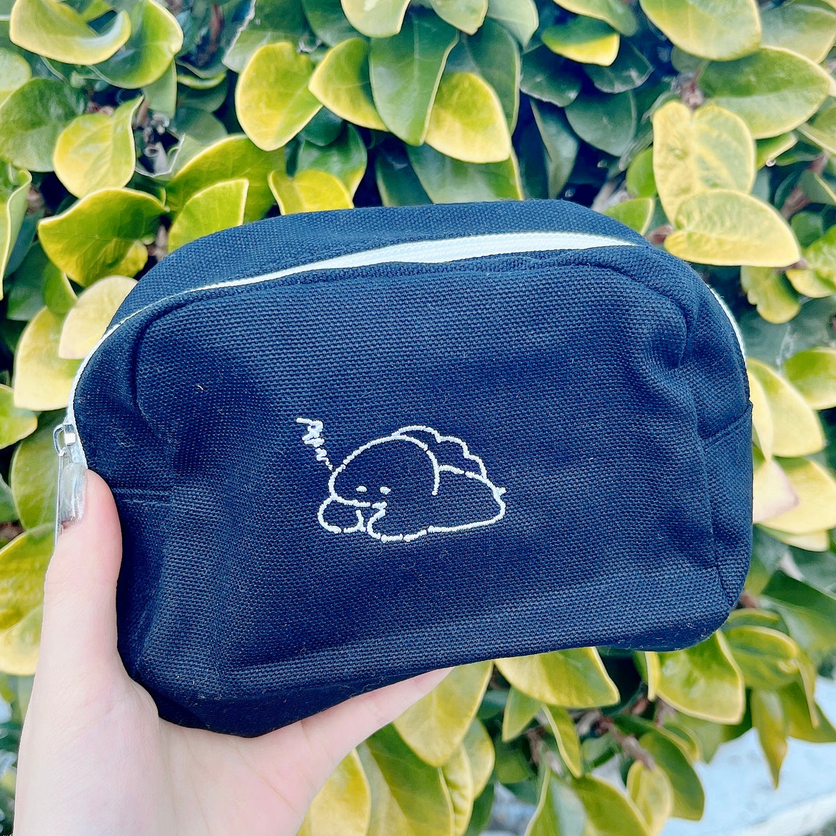 【困りザウルス】刺繍キャンバスポーチ【3月中旬発送】