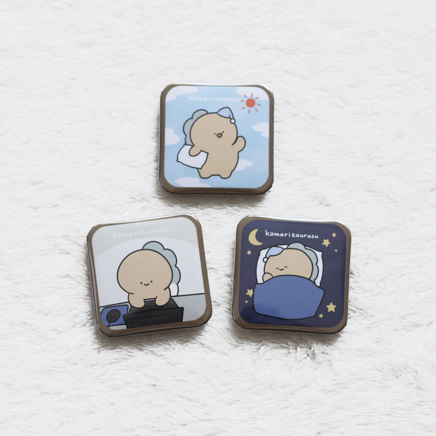 [Troublesome Zaurus] My One Day Square Tin Badge (Set di 3) [Spedito a fine settembre]