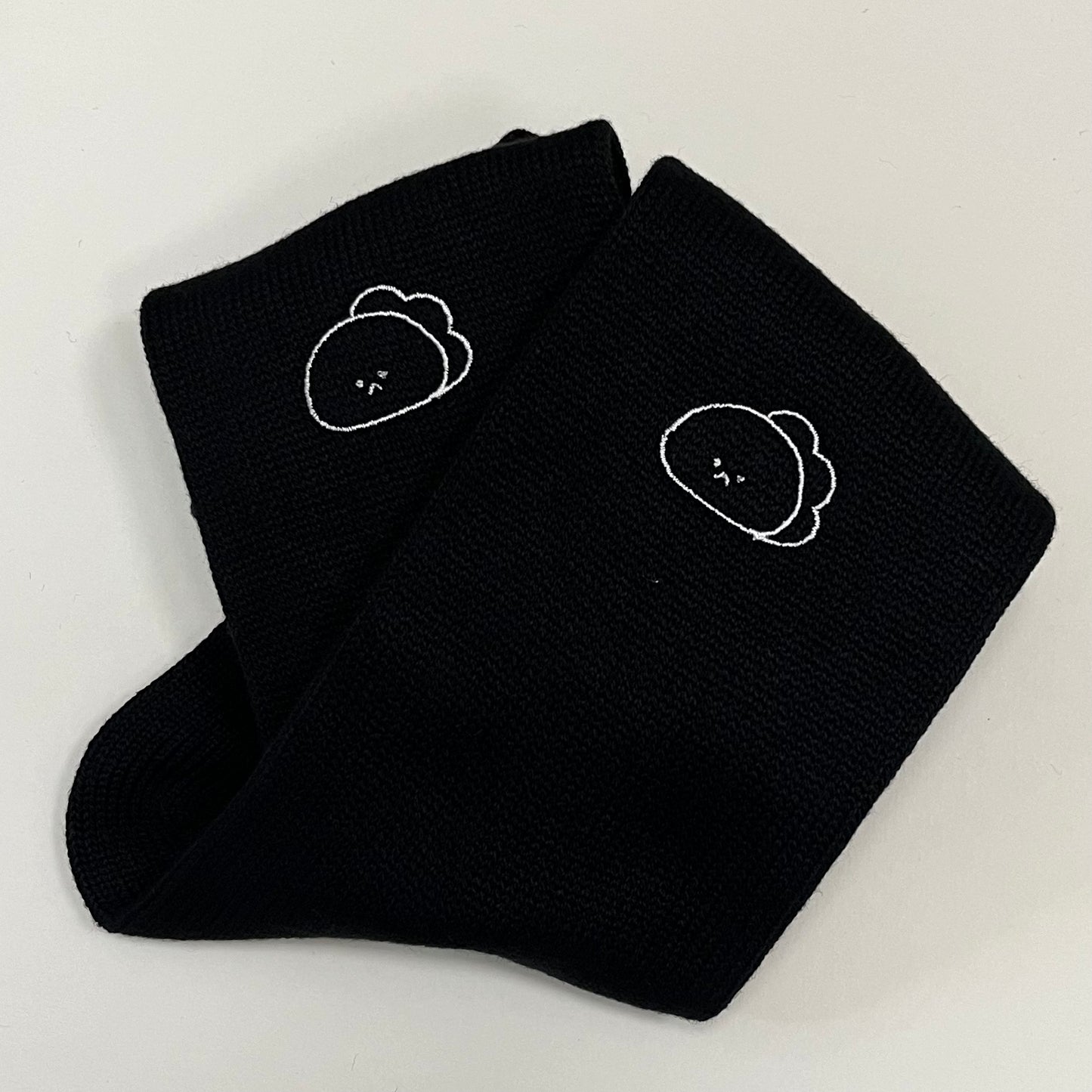 [Troublesome Saurus] Embroidered socks