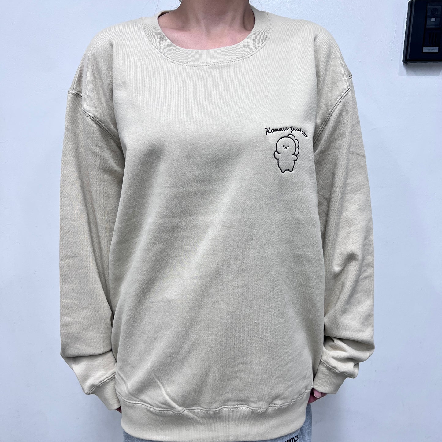 [KOMARIZAURUSU] One-point Embroidery Sweatshirt [Shipping in mid-November]