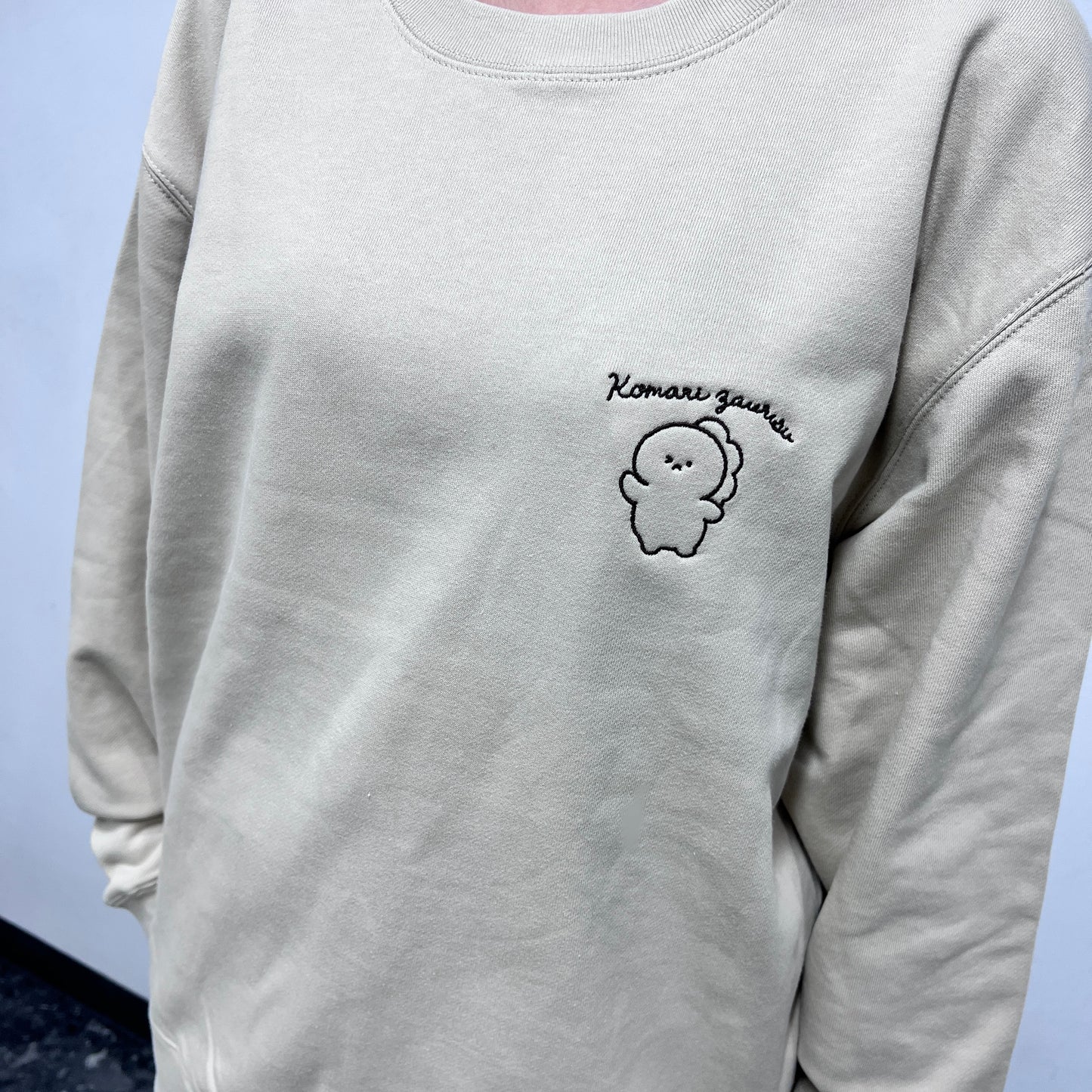 [KOMARIZAURUSU] One-point Embroidery Sweatshirt [Shipping in mid-November]