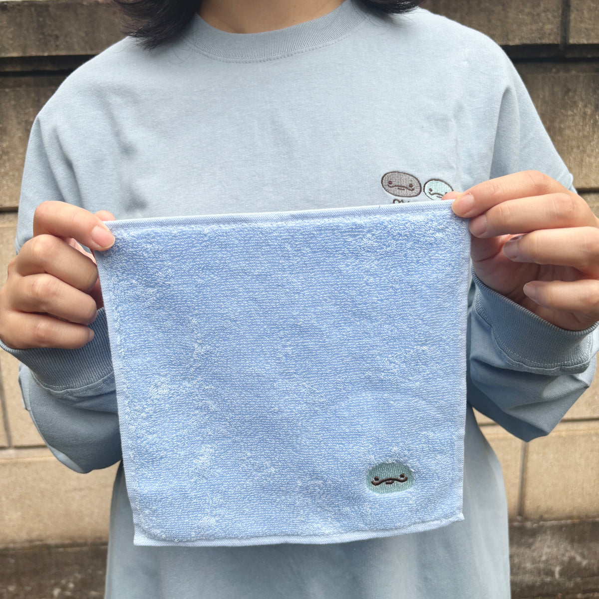 [OYAKOIRUKA] Embroidered handkerchief [Shipping in late-October]