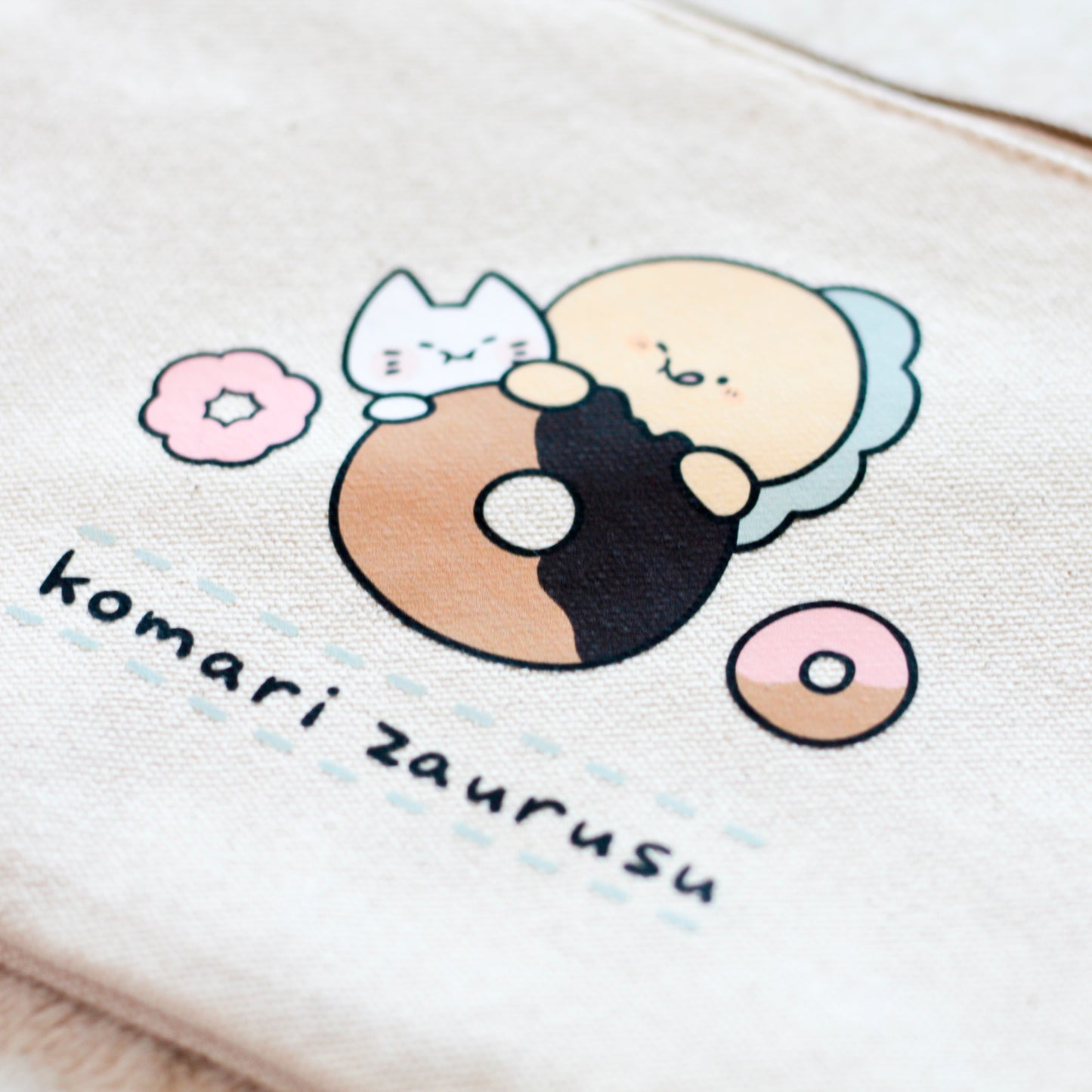 [KOMARIZAURUSU] Donut Mogumogu Flat Pouch [Shipping in mid-October]
