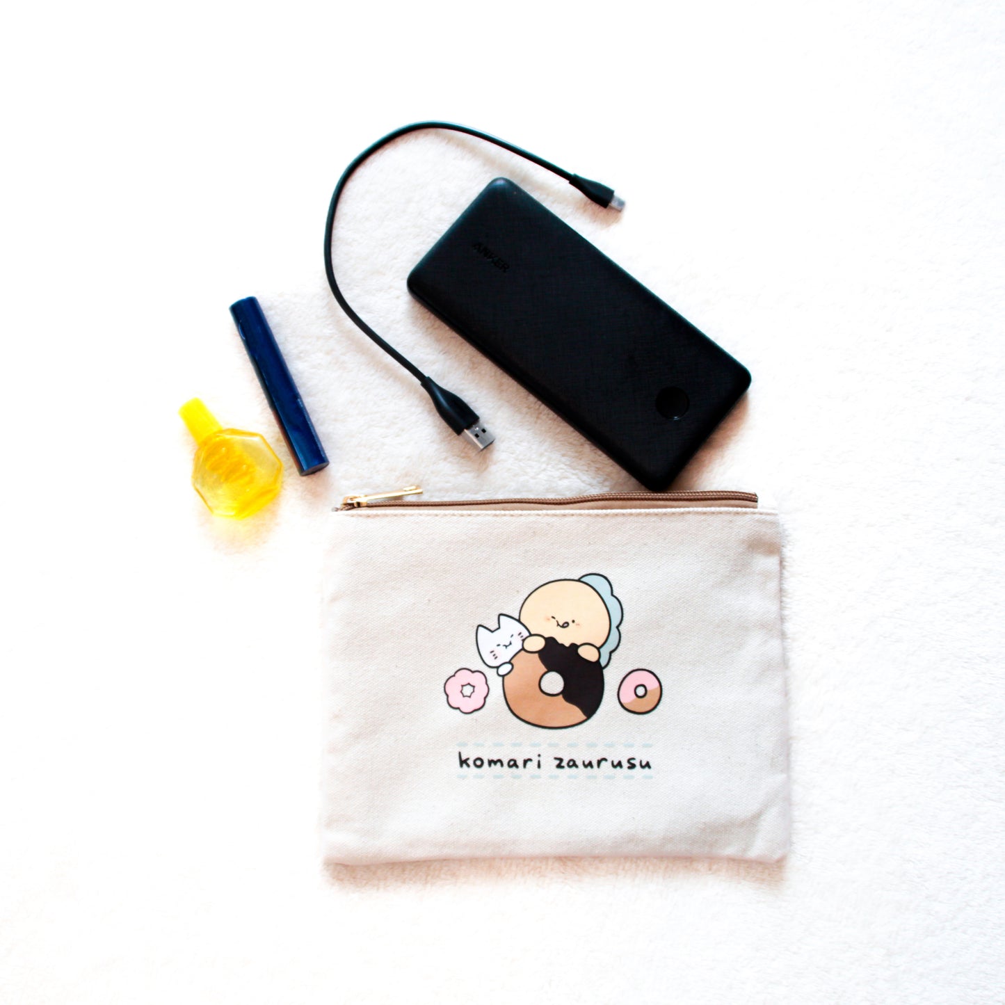 [KOMARIZAURUSU] Donut Mogumogu Flat Pouch [Shipping in mid-October]