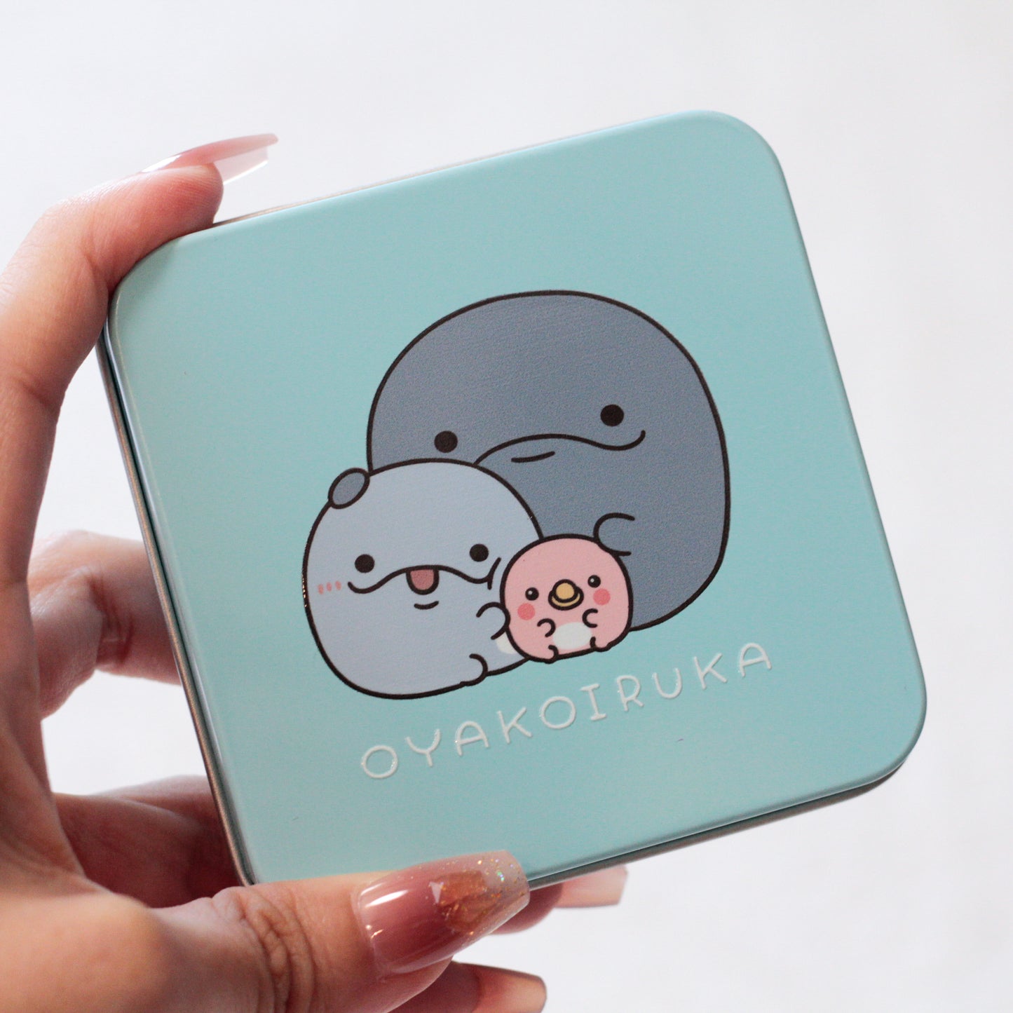 【親子イルカ】スクエア缶&ステッカーセット【12月中旬発送】