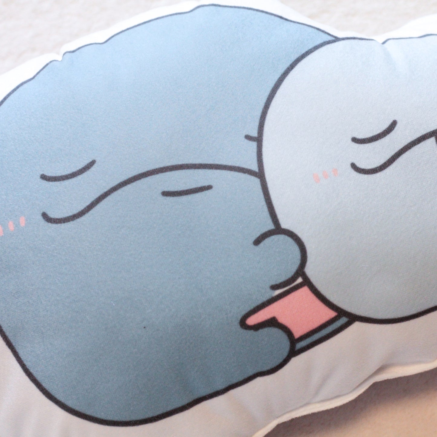 [OYAKOIRUKA] Die-cut Cushion [Shipping in mid-March]