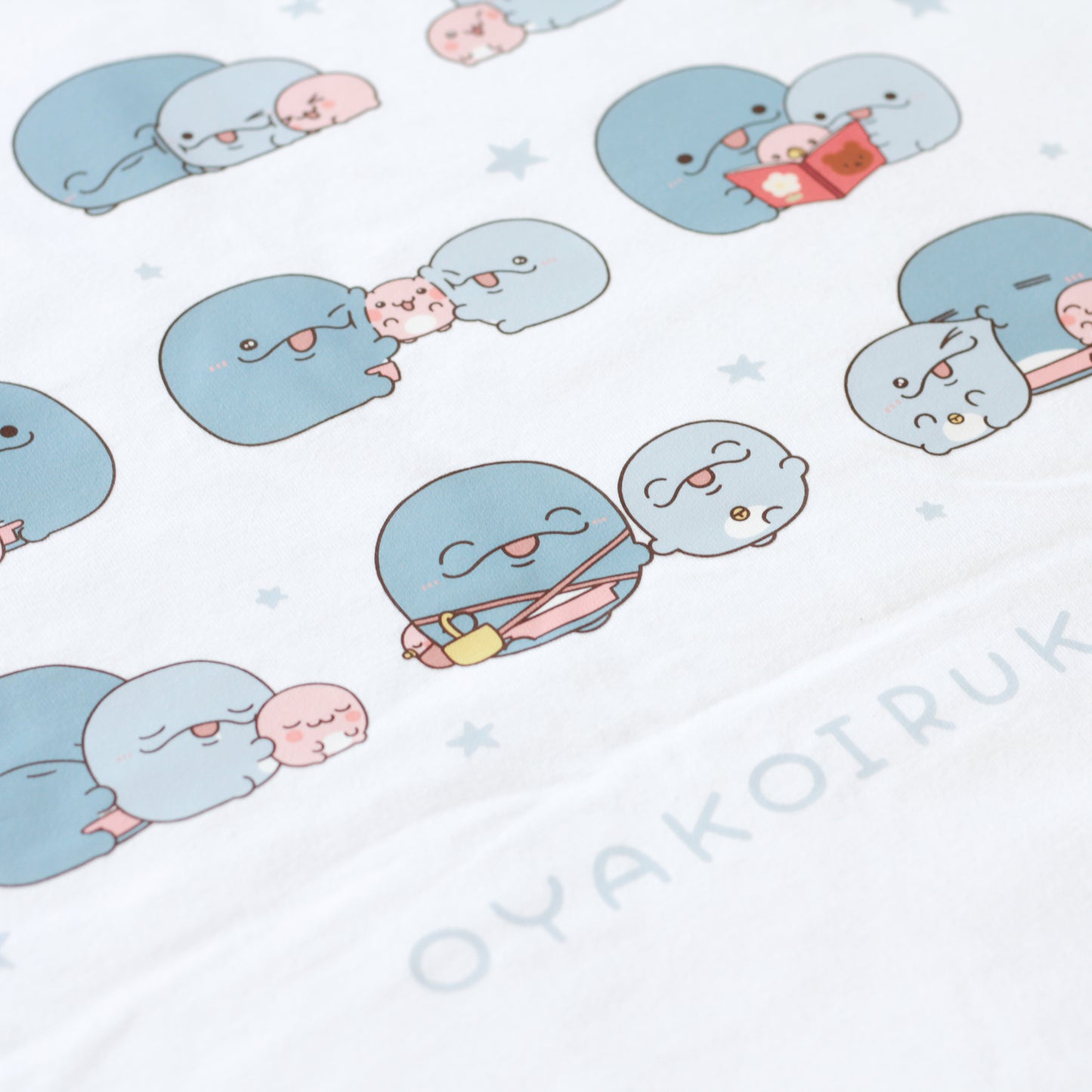 [OYAKOIRUKA] Besticktes & bedrucktes beidseitiges T-Shirt [Versand Ende Mai]