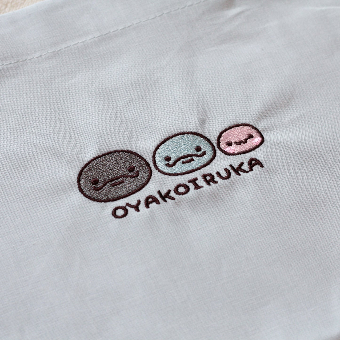 [OYAKOIRUKA] Embroidered Tote Bag [Shipping in late-September]