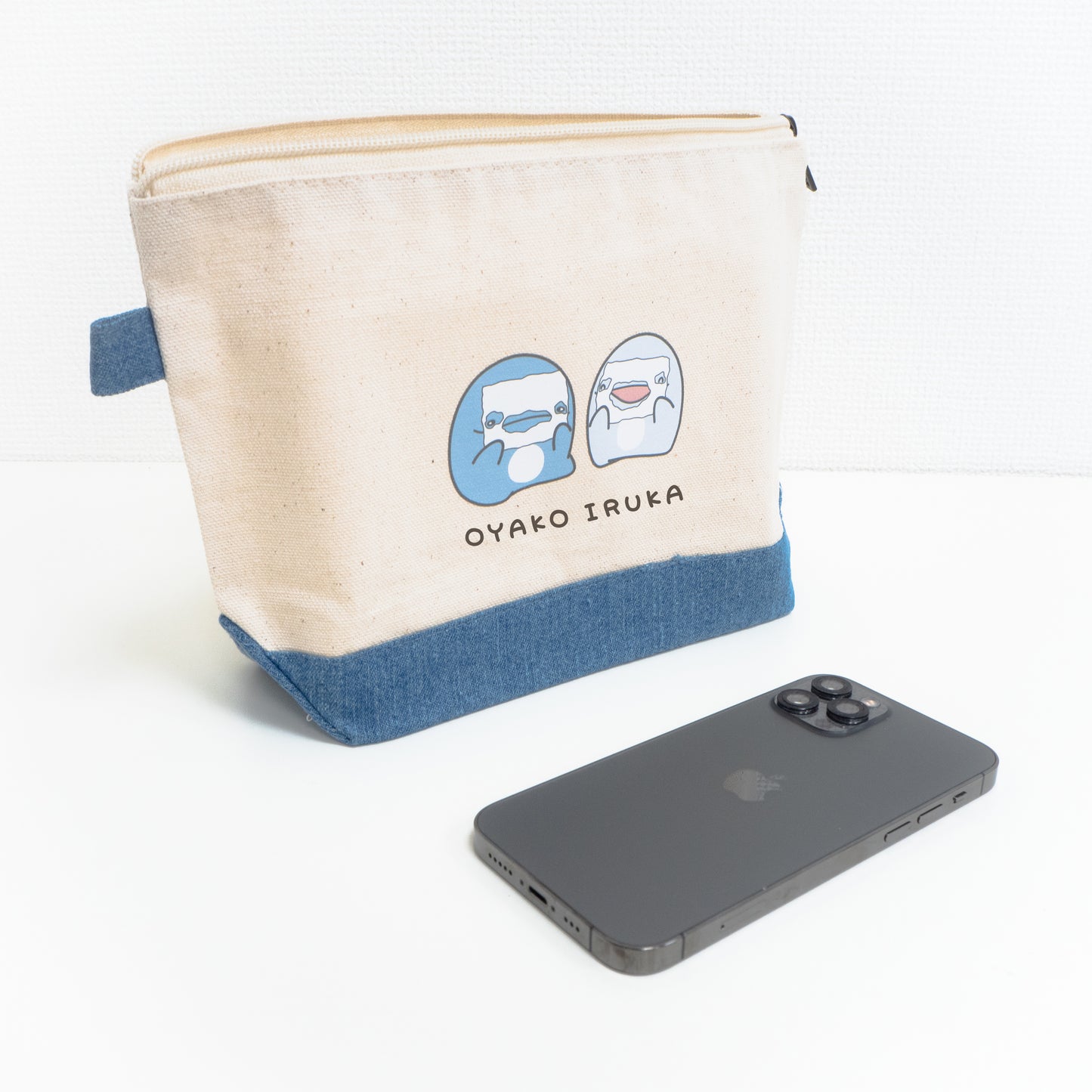 [Parent and child dolphin] Large daily pouch [shipped in early November]