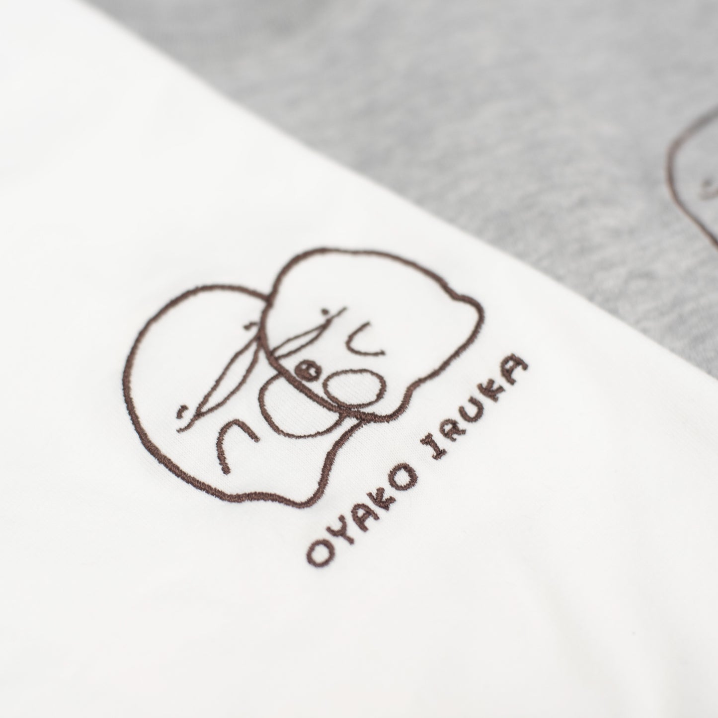 [Parent and child dolphin] Short sleeve embroidered T-shirt