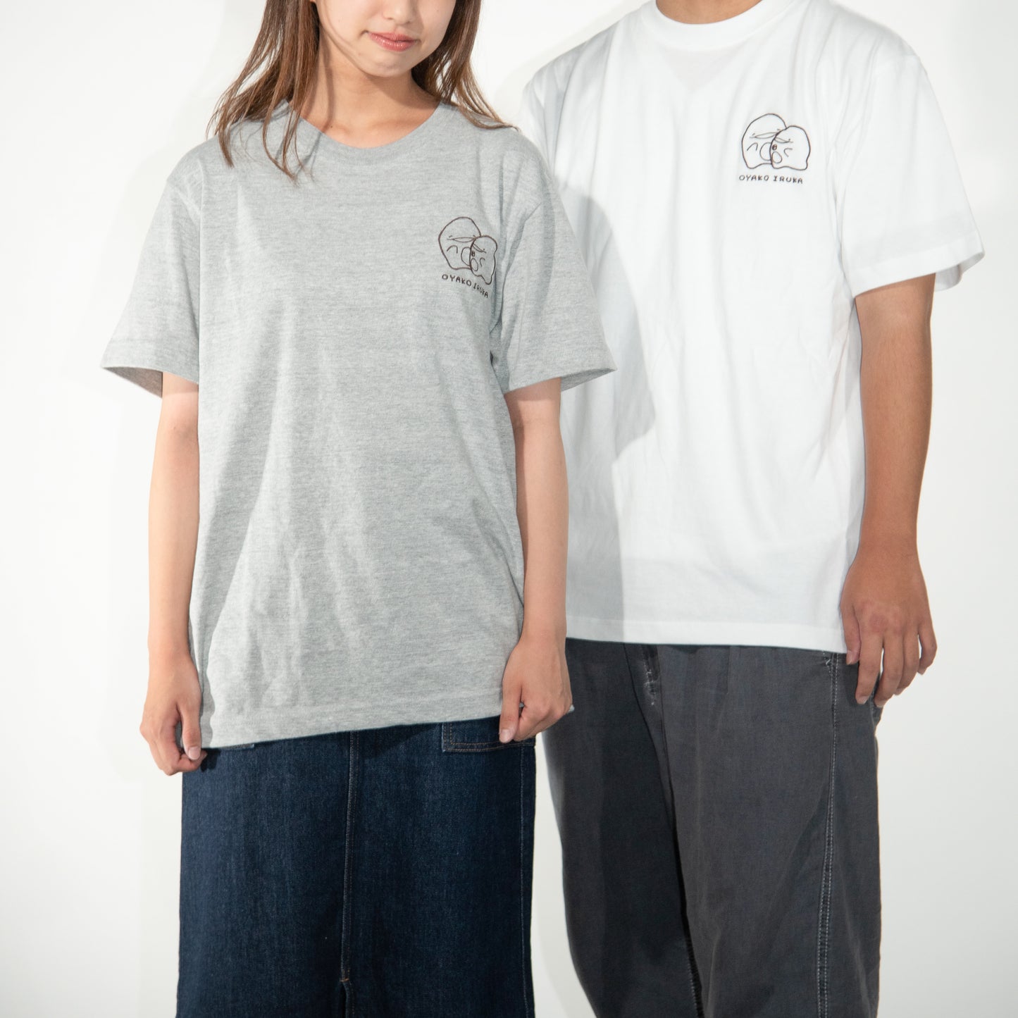 [Delfino genitore e figlio] T-shirt ricamata a manica corta