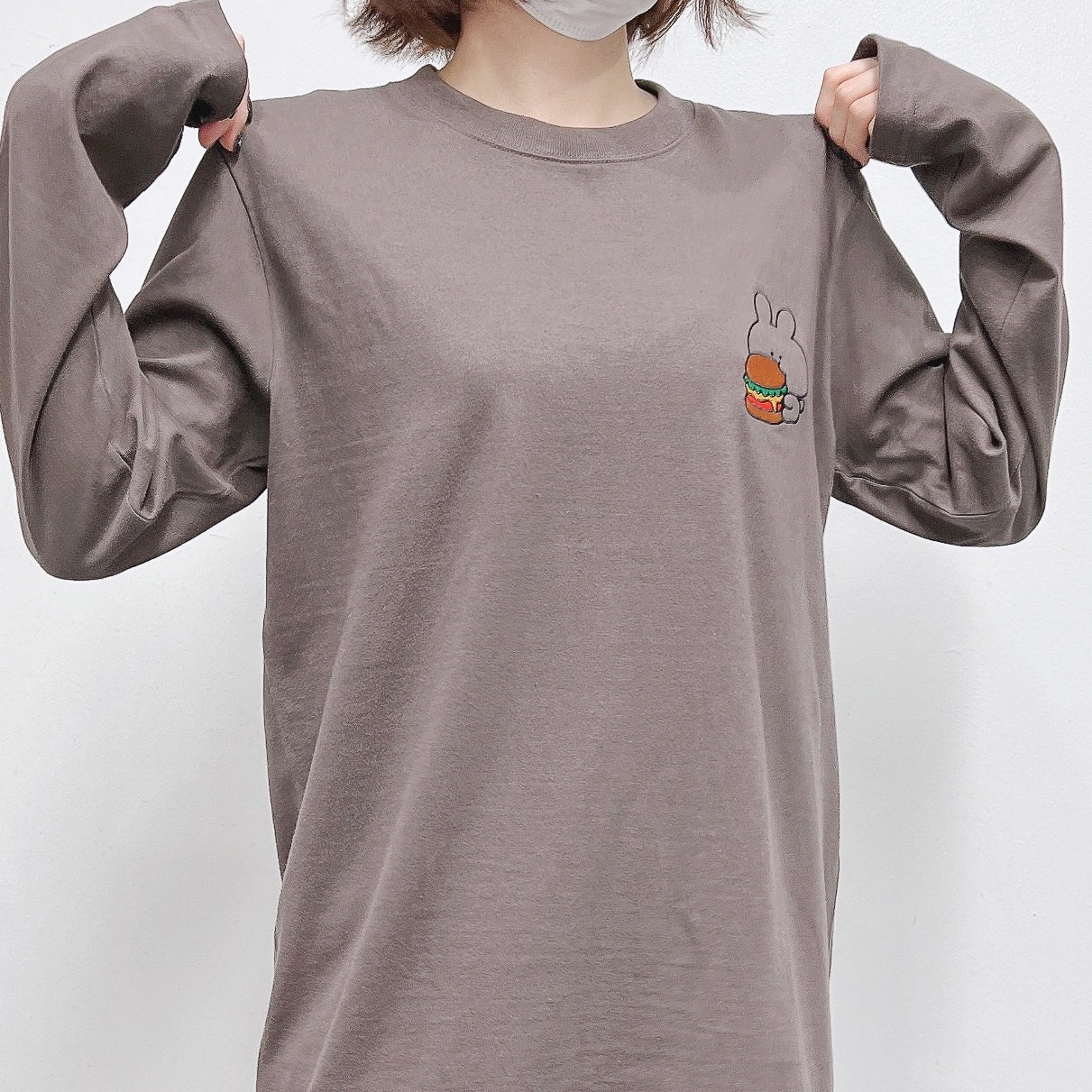 [Asamimi-chan] Langärmliges besticktes T-Shirt (Hamburger) [Versand Mitte August]