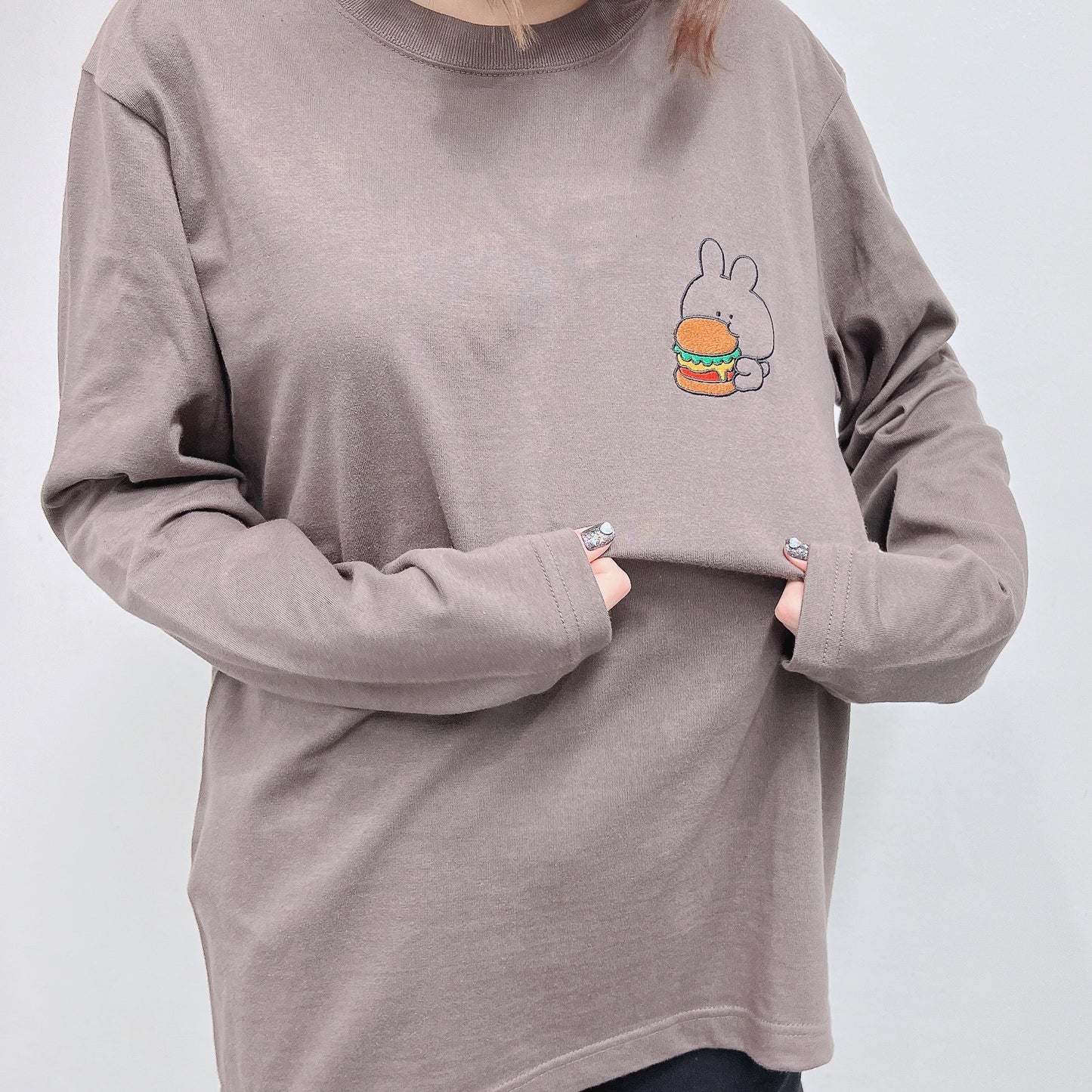 [Asamimi-chan] T-shirt brodé à manches longues (hamburger) [Expédié mi-août]
