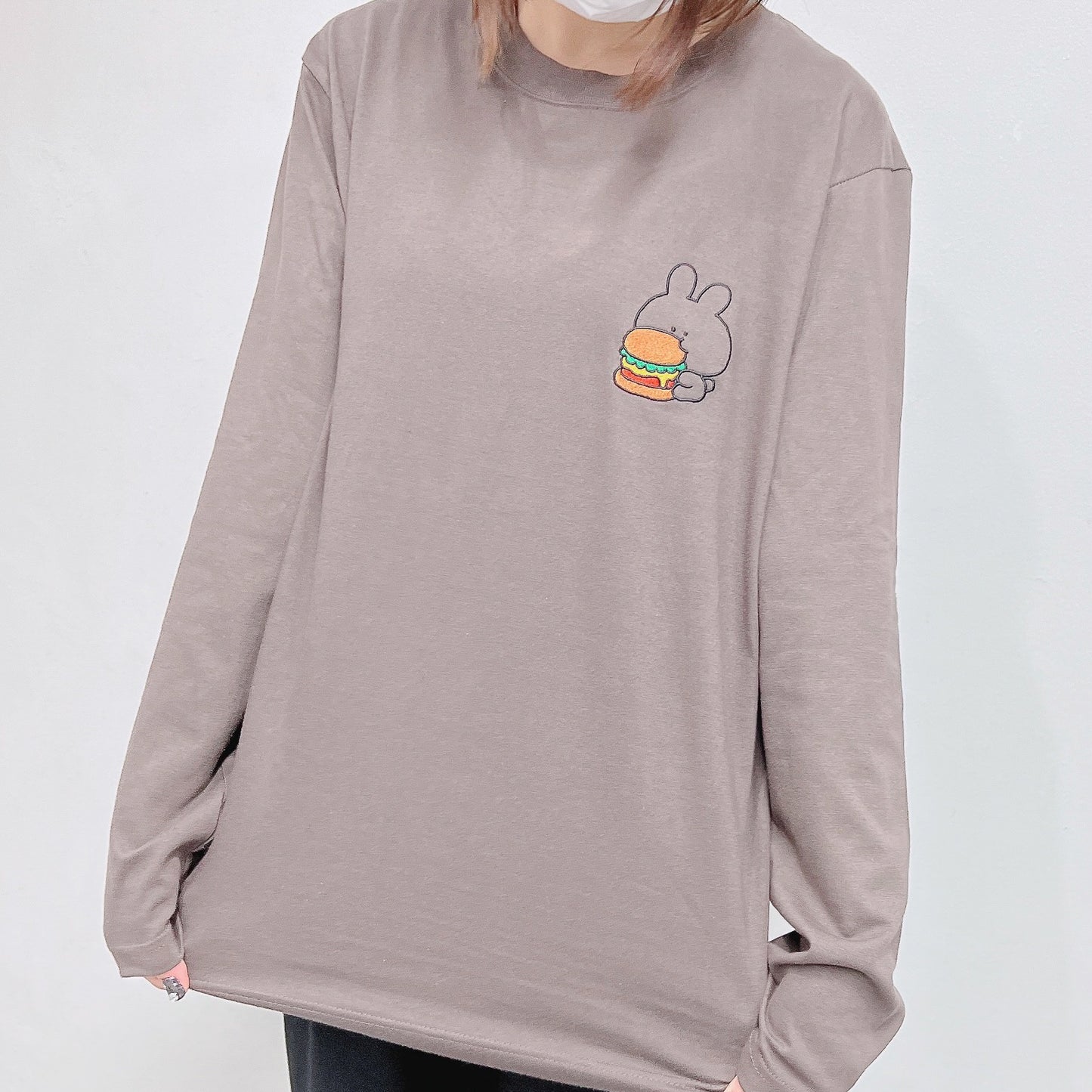 [Asamimi-chan] Long sleeve embroidered T-shirt (hamburger) [Shipped in mid-August]